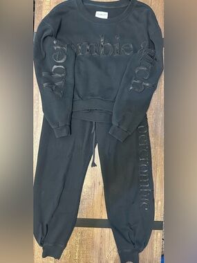 #155- Woman’s Abercrombie & Fitch Black Logo-Embossed Joggers Set